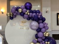 acrylic-circle-with-balloon-garland