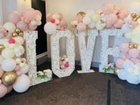floral-love-with-balloon-garland